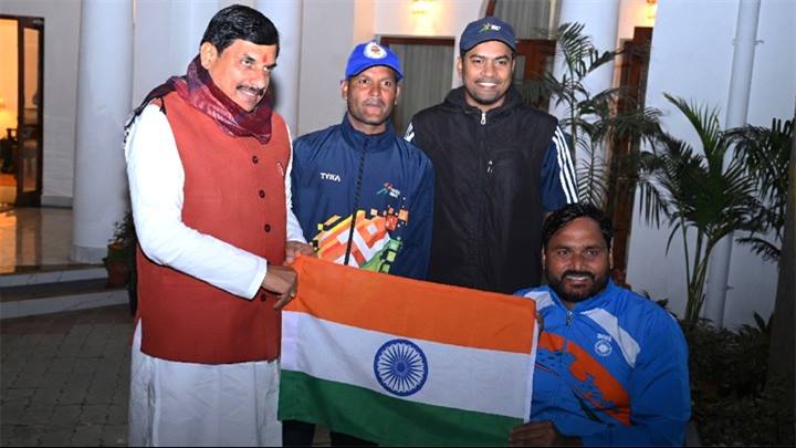 मुख्यमंत्री डॉ. यादव से दिव्यांग तैराक श्री लोहिया ने न्यूज़ीलैंड रवाना होने से पूर्व दिल्ली में की भेंट