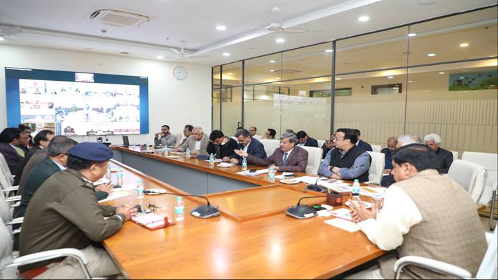 कानून व्यवस्था की आदर्श स्थिति सुनिश्चित करें