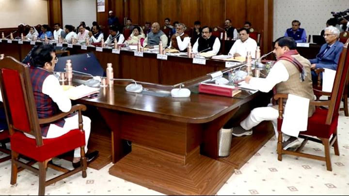 बड़वाह-धामनोद 4 लेन मार्ग मय पेव्हड शोल्डर के निर्माण कार्यों के लिए 2,508 करोड़ 21 लाख रूपये की प्रशासकीय स्वीकृति