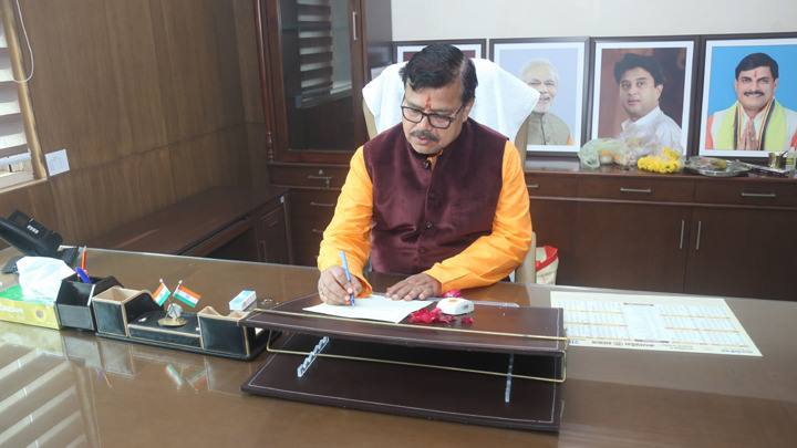 उपभोक्ता संतुष्टि और गुणवत्तापूर्ण विद्युत आपूर्ति मुख्य लक्ष्य : ऊर्जा मंत्री उपभोक्ता संतुष्टि और गुणवत्तापूर्ण विद्युत आपूर्ति मुख्य लक्ष्य : ऊर्जा मंत्री