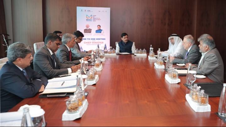 मुख्यमंत्री डॉ. यादव ने की दुबई के निवेशकों से वन-टू-वन चर्चा