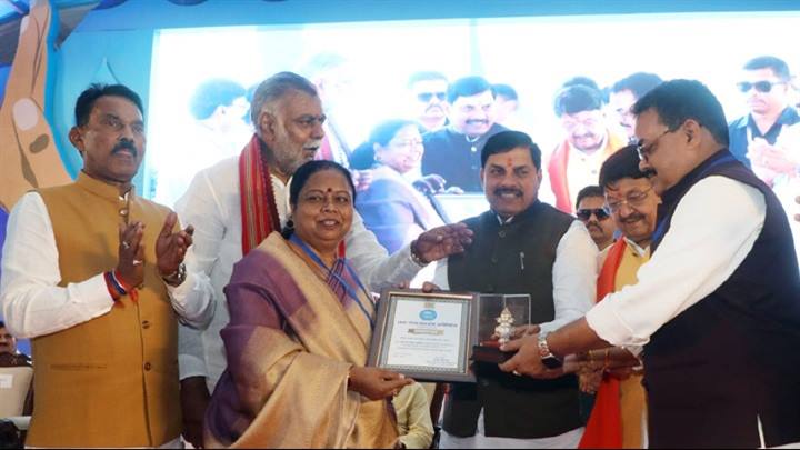 म.प्र. में मुख्यमंत्री डॉ. यादव के नेतृत्व में जन-भागीदारी से जल गंगा संवर्धन अभियान बना जन-आंदोलन : प्रधानमंत्री श्री मोदी