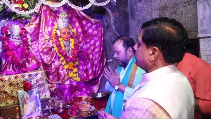 मुख्यमंत्री डॉ. यादव ने अमझेरा के अमका-झमका मंदिर में की पूजा-अर्चना