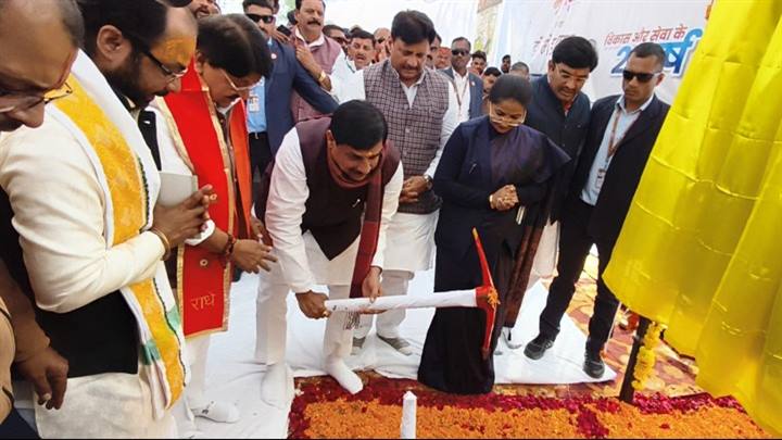 मुख्यमंत्री डॉ. यादव ने अस्पताल भवन और क्रिटिकल केयर यूनिट का किया भूमि-पूजन