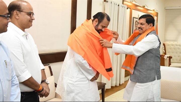 मुख्यमंत्री डॉ. यादव से श्री नाथजी मंदिर, नाथद्वारा के गोस्वामी विशाल बावा साहब ने की भेंट