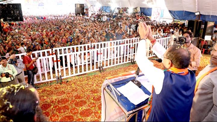 फसल क्षति का सर्वें कराकर नुकसान की भरपाई की जाएगी - मुख्यमंत्री श्री चौहान