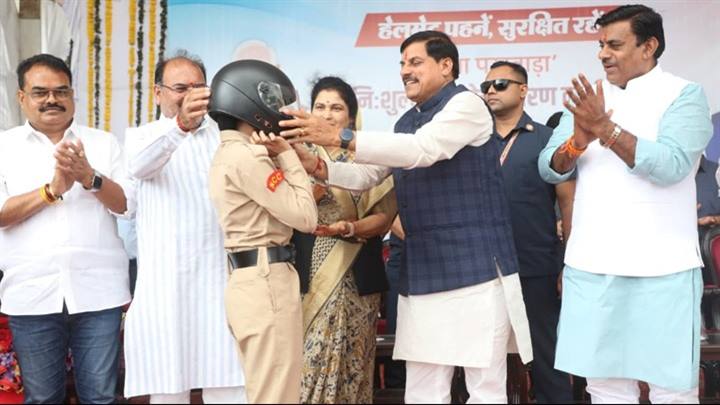 हेलमेट न पहनने की छोटी सी लापरवाही का नुकसान पूरे परिवार को न भुगतना पड़े : मुख्यमंत्री डॉ. यादव