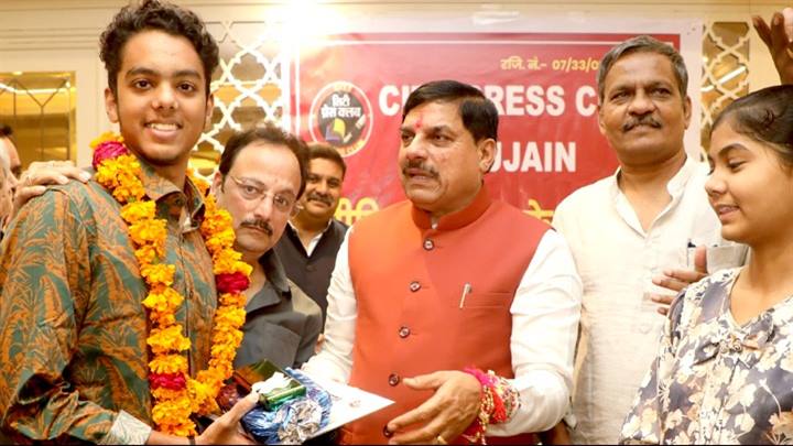 मुख्यमंत्री डॉ. यादव ने पत्रकारों के मेधावी बच्चों का किया सम्मान