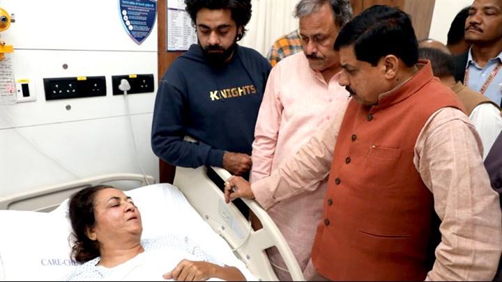 मुख्यमंत्री डॉ. यादव ने सुश्री चौहान से मुलाकात कर जाना स्वास्थ्य का हाल