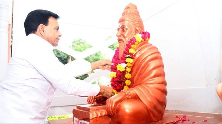 उप मुख्यमंत्री श्री देवड़ा ने किया महर्षि वाल्मीकि एवं महर्षि वेदव्यास की प्रतिमा का अनावरण