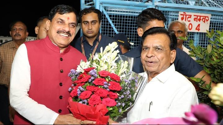 मुख्यमंत्री डॉ.यादव का स्टेट हैंगर भोपाल पर भव्य स्वागत