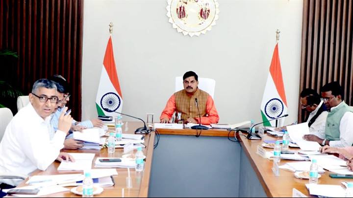 मुख्यमंत्री डॉ. मोहन यादव ने समत्व भवन में वनाधिकार एवं पेसा अधिनियम के अंतर्गत गठित टास्क फोर्स और प्रस्तावित वन विज्ञान केंद्र के संबंध में बैठक की।