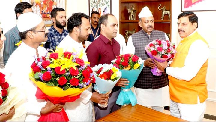 मुख्यमंत्री डॉ. यादव को लोकसभा में वक्फ़ बिल पारित होने पर बधाई देकर धन्यवाद ज्ञापित किया