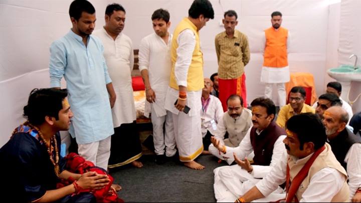 उप मुख्यमंत्री श्री शुक्ल ने बागेश्वर धाम के पीठाधीश्वर से भेंट की