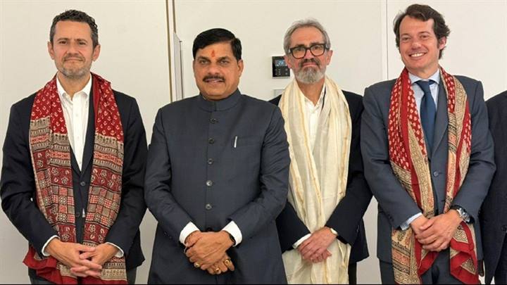 मुख्यमंत्री डॉ. मोहन यादव ने स्पेन यात्रा के दूसरे दिन इंडीटेक्स कंपनी के प्रतिनिधियों के साथ मध्यप्रदेश में निवेश की संभावनाओं पर चर्चा की।