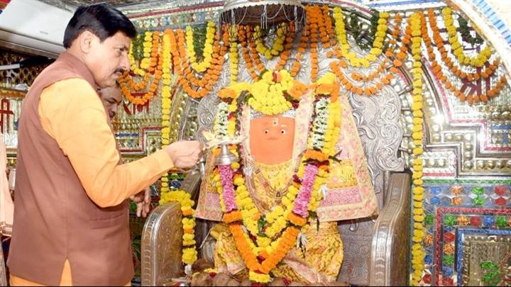 मुख्यमंत्री डॉ. यादव ने की न्यू मार्केट स्थित खेड़ापति हनुमान मंदिर में पूजा-अर्चना