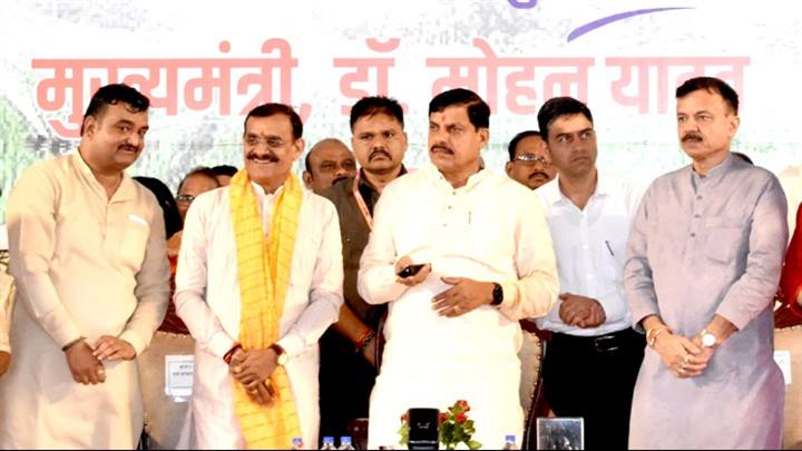 मुख्यमंत्री डॉ. मोहन यादव ने कटनी में बहोरीबंद उद्वहन माइक्रो सिंचाईं परियोजना के निर्माण कार्यों का रिमोट से शुभारंभ किया।