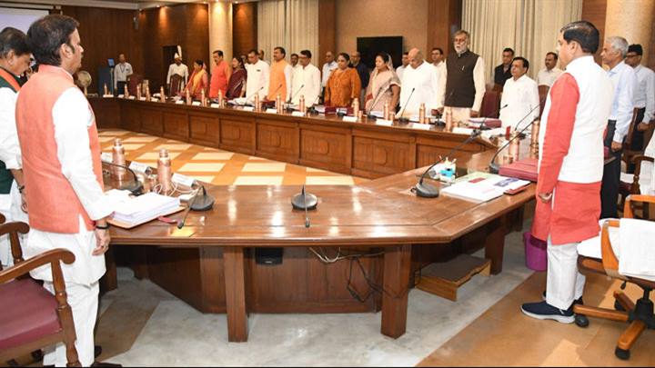 मुख्यमंत्री डॉ. मोहन यादव की अध्यक्षता में मंगलवार को विधानसभा स्थित समिति कक्ष क्रमांक एक में मंत्रिपरिषद की बैठक वंदे मातरम के गान के साथ प्रारंभ...