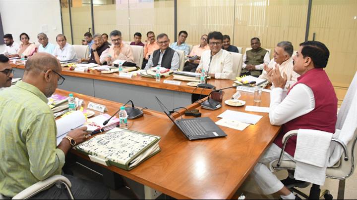 मुख्यमंत्री डॉ. मोहन यादव की अध्यक्षता में  समत्व भवन में माखनलाल चतुर्वेदी राष्ट्रीय पत्रकारिता एवं संचार विश्वविद्यालय की महापरिषद की बैठक संपन्न हुई।