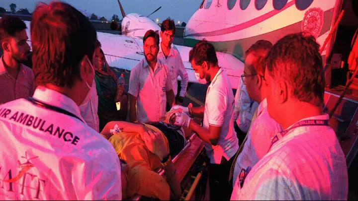 आपातकाल में त्वरित चिकित्सकीय सेवाओं के लिए एयर एम्बुलेंस उपयोगी- उप-मुख्यमंत्री श्री शुक्ल आपातकाल में त्वरित चिकित्सकीय सेवाओं के लिए एयर एम्बुलेंस उपयोगी- उप-मुख्यमंत्री श्री शुक्ल