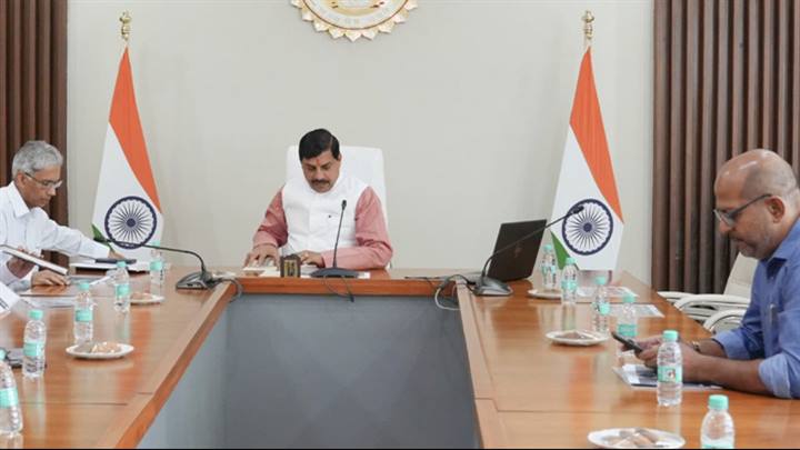 मुख्यमंत्री डॉ. मोहन यादव ने समत्व भवन (मुख्यमंत्री निवास) में गेहूं उपार्जन की समीक्षा की।