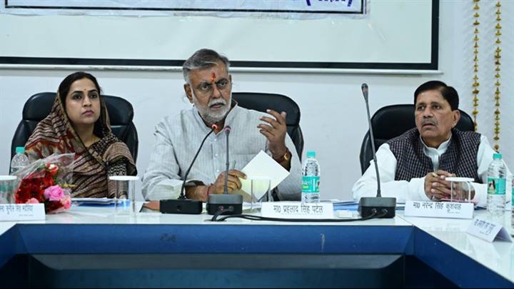 हमें आने वाली पीढ़ी के उज्जवल, सुगम भविष्य के लिए आज चिंतन करने की आवश्यकता है : प्रभारी मंत्री श्री पटेल