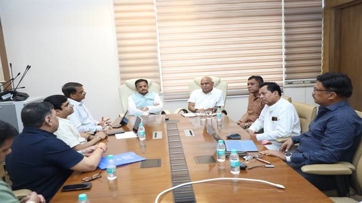 सरकार स्वास्थ्य सेवाओं को व्यापक एवं सुदृढ़ बनाने के लिए प्रतिबद्ध: उप मुख्यमंत्री श्री शुक्ल