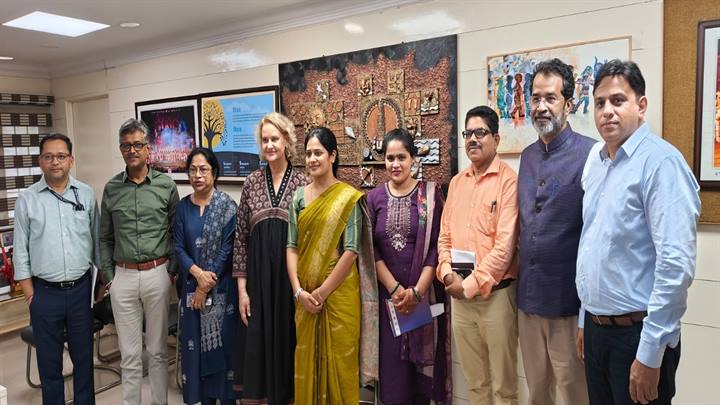 कंट्री हेड सुश्री एंड्रीका ने कस्तूरबा गांधी बालिका छात्रावास का किया दौरा