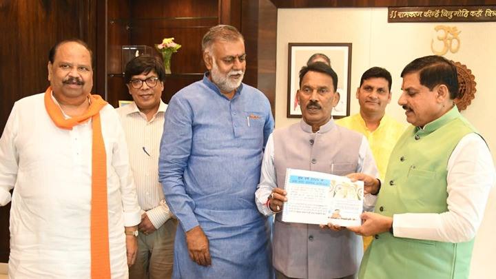 मुख्यमंत्री डॉ. यादव ने "सदानीरा जल संसाधन बहती रहे जल की धारा" पुस्तिका का किया विमोचन