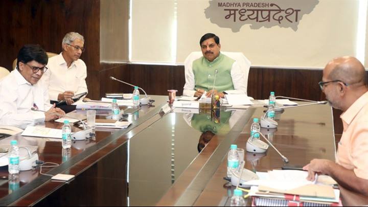 सार्वजनिक उपयोग के स्थायी प्रकृति के ठोस काम कराए जाएं : मुख्यमंत्री डॉ. यादव