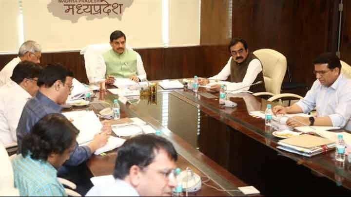सड़क निर्माण में गुणवत्ता और दीर्घकालिक जरूरतों पर दें विशेष ध्यान : मुख्यमंत्री डॉ. यादव