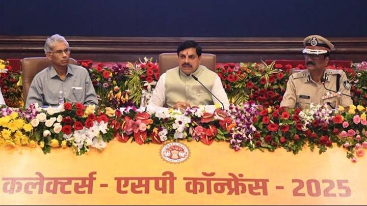 कानून-व्यवस्था बनाए रखने की पहली जिम्मेदारी कलेक्टर्स की : मुख्यमंत्री डॉ. यादव